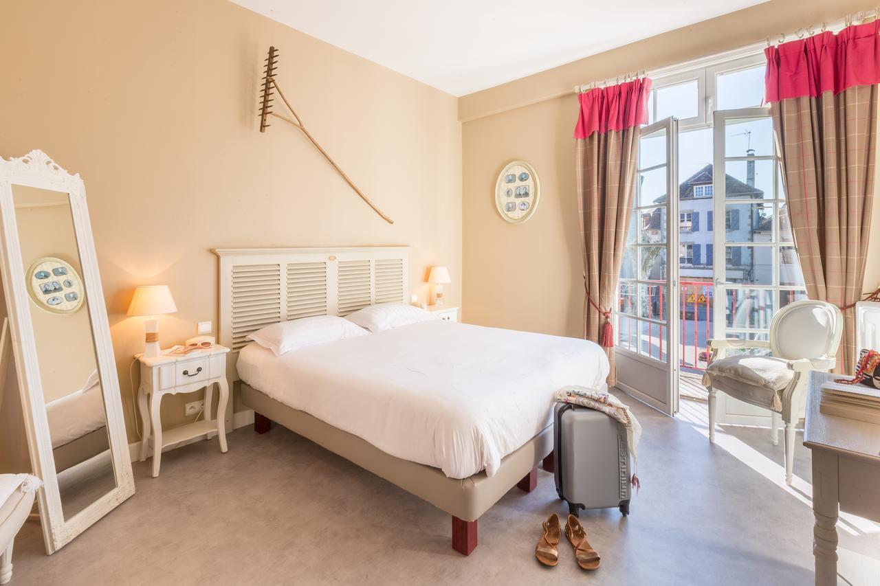 Logis Hotel Le Beaulieu Buitenkant foto